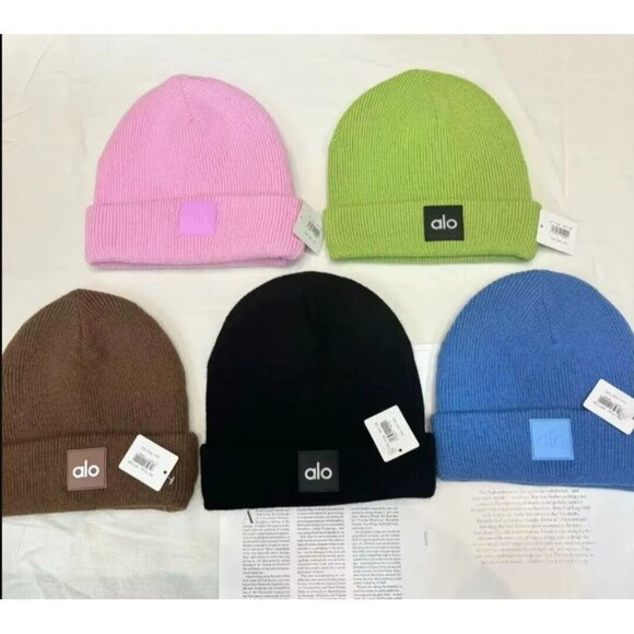 Alo Yoga Everyday Beanie Wool Blend Hat Blue. Thick Wool Blend - Picture 6 of 6